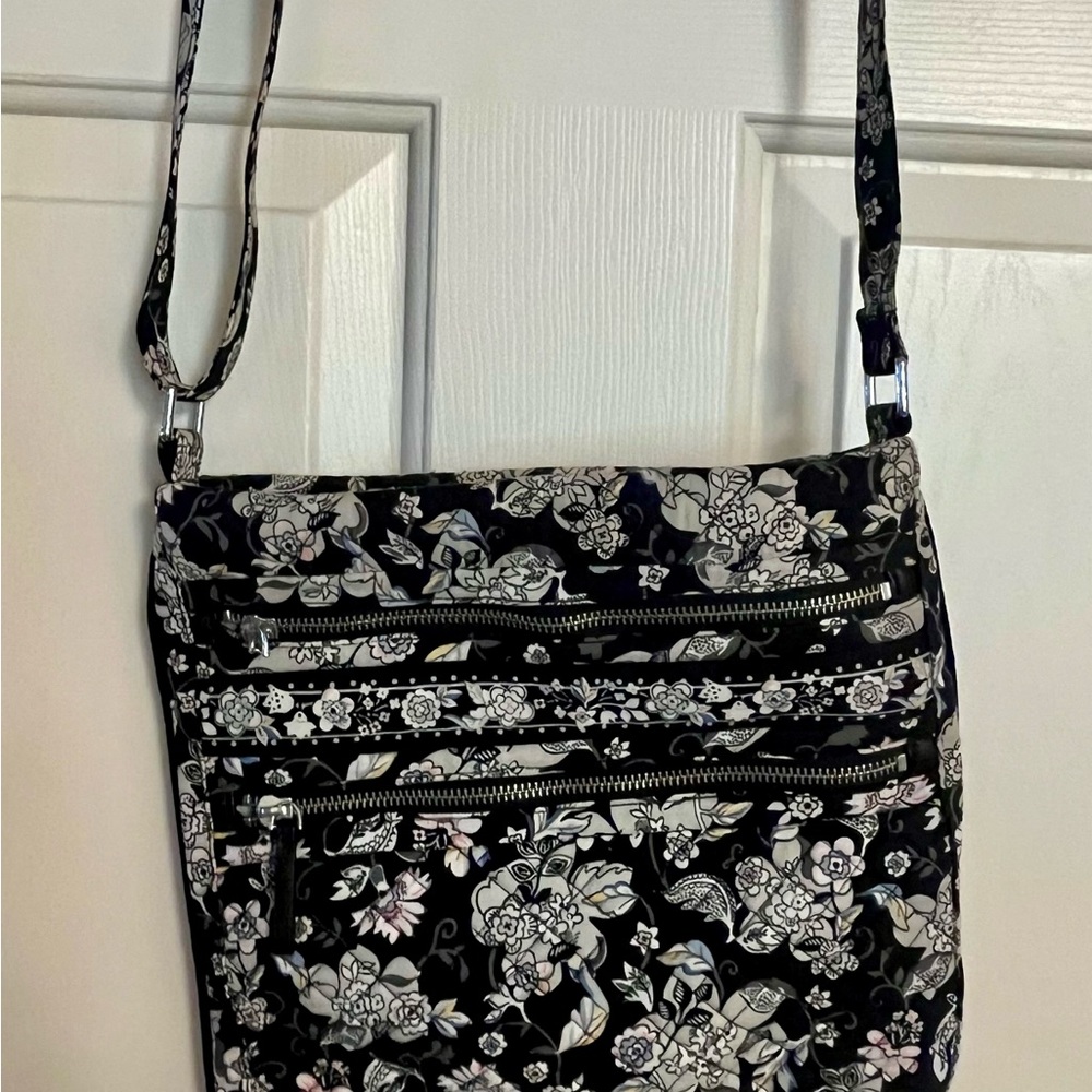 Vera Bradley crossbody hipster, black&white floral